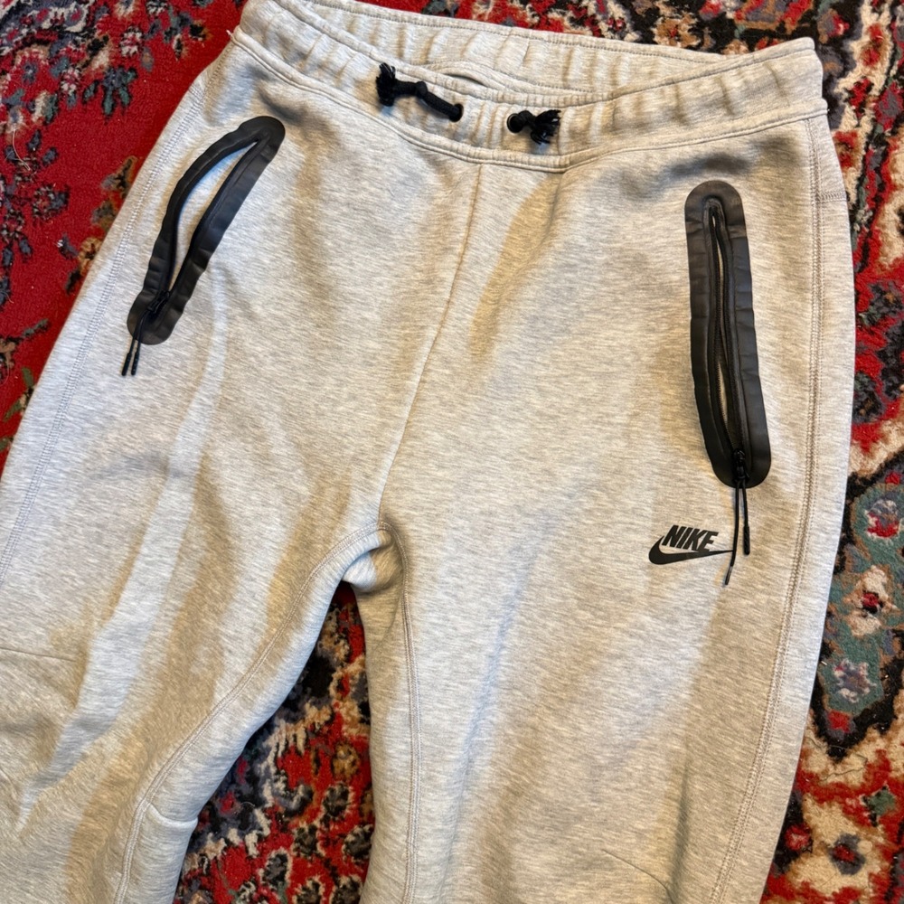 Nike Tech Fleece Mens Medium Grey Heather Straight Leg Joggers Sweatpants Bungee - Picture 2 of 5